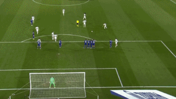 打上瘾了🤣詹姆斯韦德波什重聚，结果研究起了高尔夫空气挥杆~